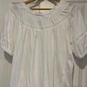 Short white sleeve shirt